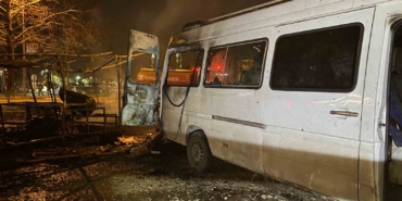 Bursa korkutan yangın: Baraka ve minibüs alev topuna döndü