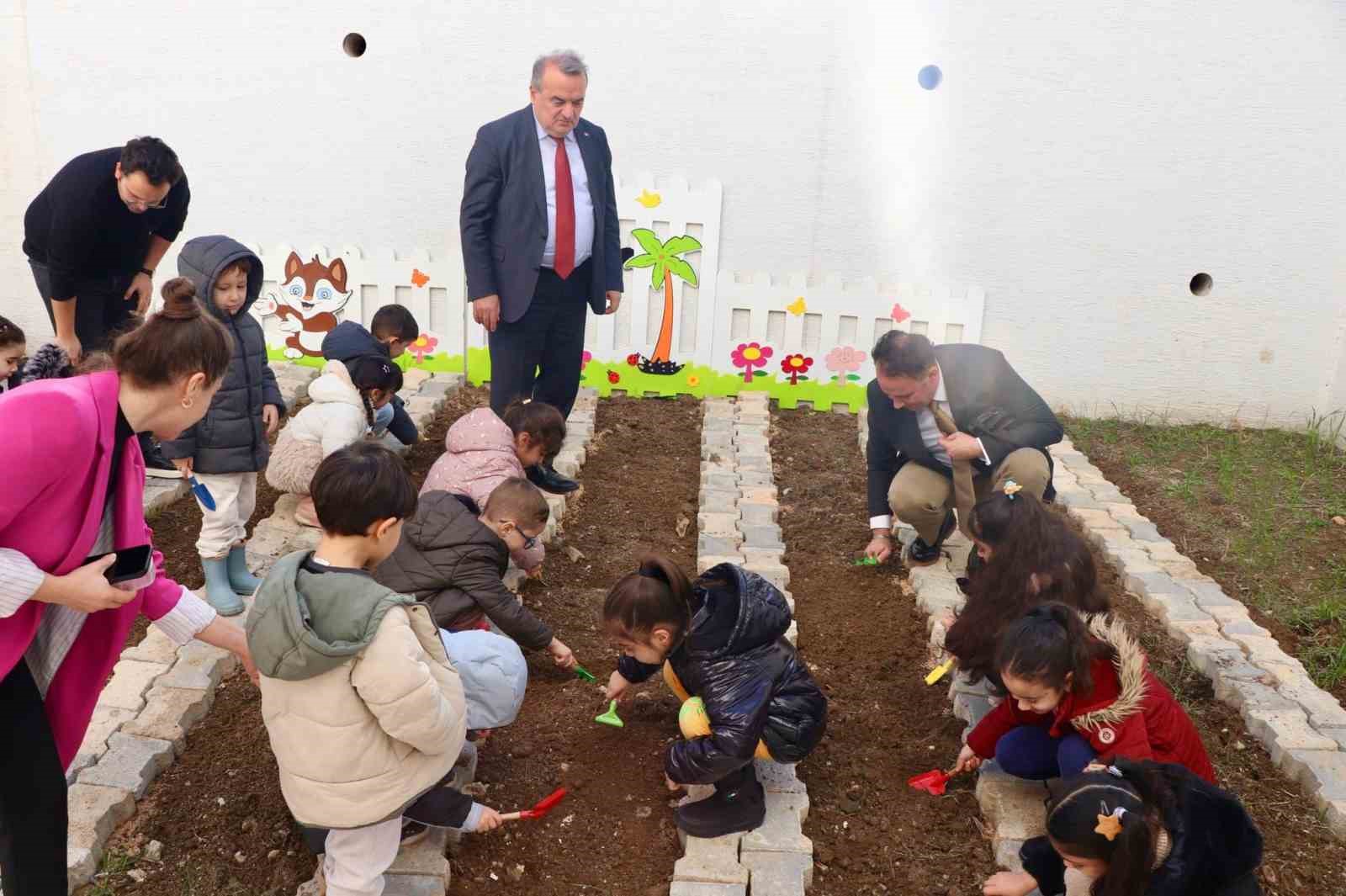 Kaymakam Öztürk’ten okullara inceleme