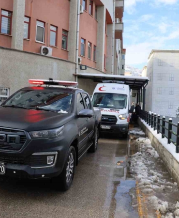 Kardan yolu kapanan hastaya büyükşehir ekipleri yetişti