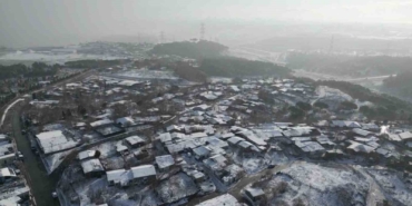 Sultangazi beyaza büründü: Kar yağışı aralıklarla devam ediyor