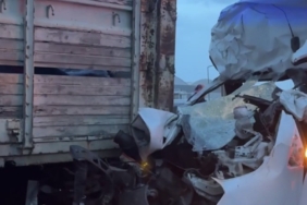 Kocaeli’de servis minibüsü ile kamyon çarpıştı: 7 yaralı