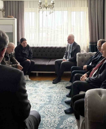 İstanbul Valisi Davut Gül, Güngören’de uğradığı bıçaklı saldırı sonucu hayatını kaybeden Atlas Çağlayan’ın ailesini ziyaret etti