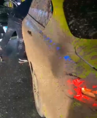 Çamura sapladıkları taksi sürücüsünü darp edip kaçtılar