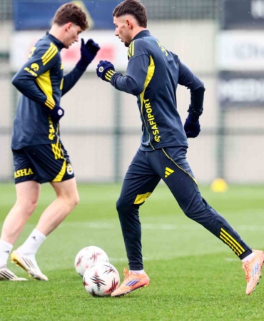 Fenerbahçe’de FCSB maçının hazırlıkları başladı