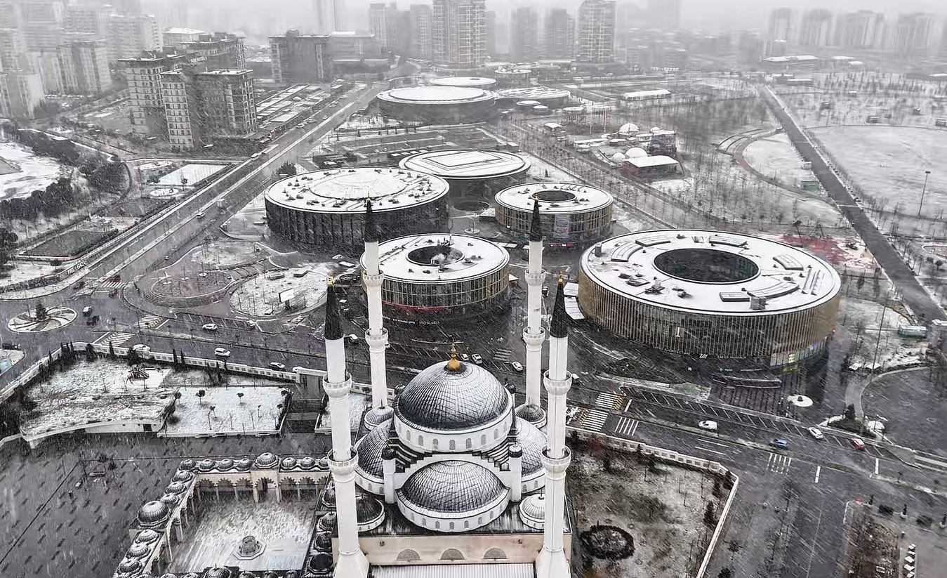Başakşehir’de kar yağışı dronla görüntülendi