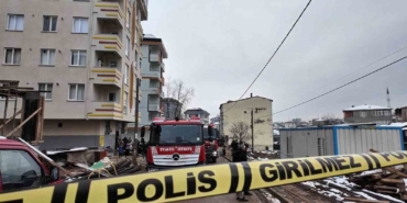 Sultanbeyli’de 5 katlı binada yangın: 12 kişi kurtarıldı