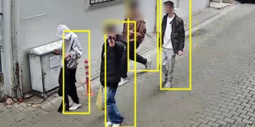 Çocuklar ellerinde silahla geziyor sanıldı, oyuncak tabanca çıktı