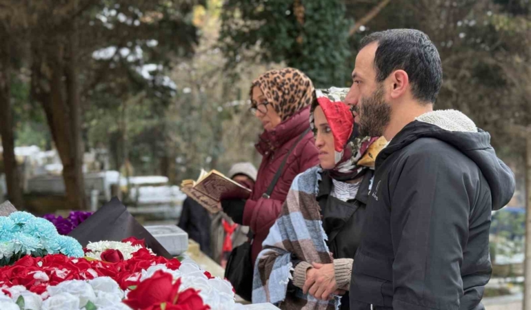 Ferdi Tayfur vefatının 1. yıl dönümünde mezarı başında anıldı