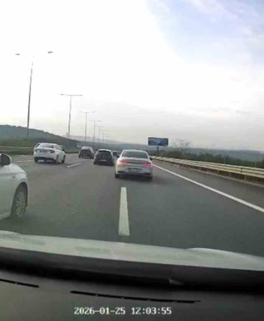 Sürücüyü sıkıştıran trafik magandası kamerada