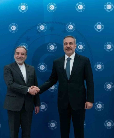 Dışişleri Bakanı Hakan Fidan, İranlı mevkidaşı Arakçi ile bir araya geldi