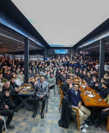 Başkan Alemdar: "Gençlerin yarınları için şehrimizde büyük yatırımları hayata geçiriyoruz"