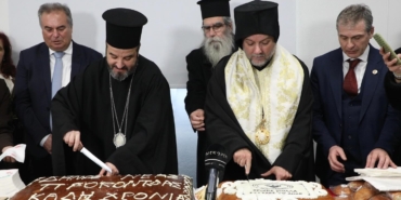 Hıristiyan topluluğu denizden haç çıkardı