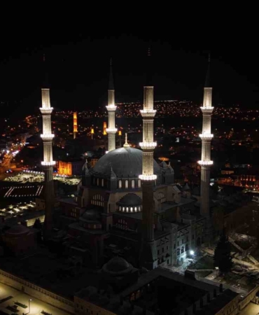 Selimiye Camii’nin ışıkları yıllar sonra yeniden yandı