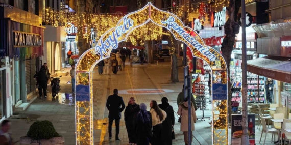 Pendik sokakları Ramazan ayını ışıl ışıl karşılıyor