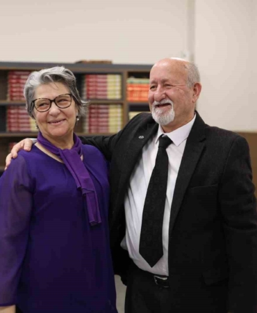 47 yıllık eşine Sevgililer Günü sürprizi yaptı