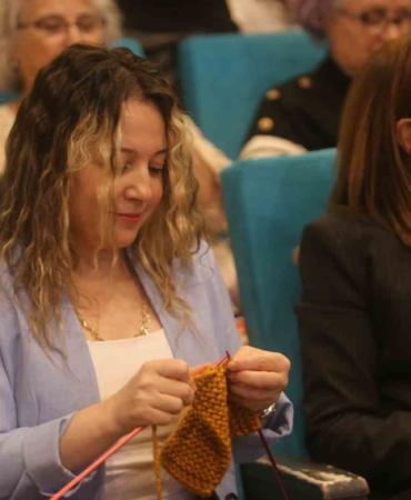 Bursa’da kadınlardan huzurevine ilmek ilmek sevgi