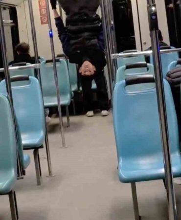 Bursa’da gençlerin metroda tehlikeli oyunu kameraya yansıdı