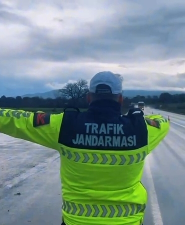 Çanakkale’de jandarmadan sürücülere ve yolculara denetim
