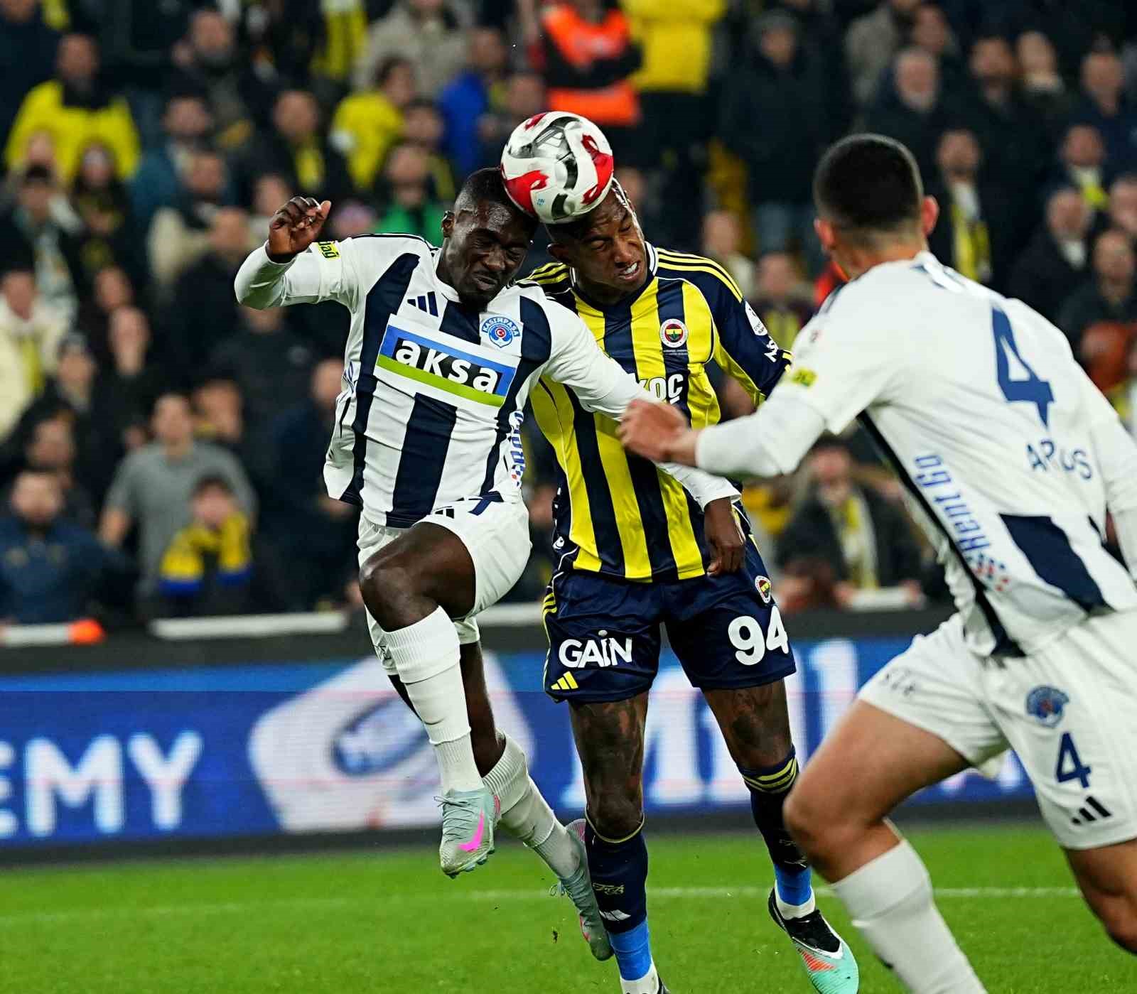 Trendyol Süper Lig: Fenerbahçe: 0 - Kasımpaşa: 0 (İlk yarı)