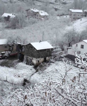 Sakarya’nın yüksek kesimleri beyaz gelinliğini yeniden giydi