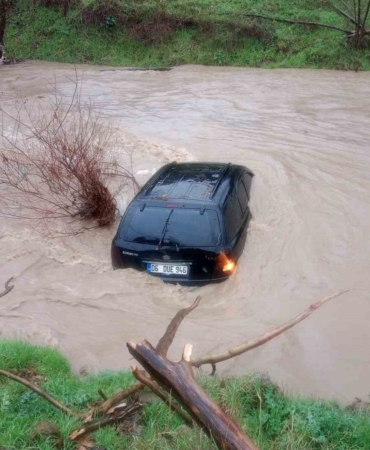 Dereye sürüklenen araç ertesi gün ortaya çıktı