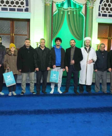 Burhaniye’de Türkiye Gençlik Vakfından Sabah Namazı Buluşması düzenledi