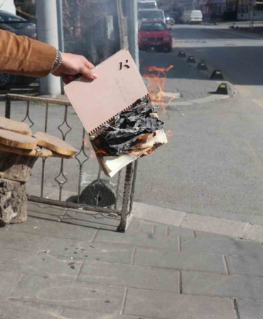 Ramazan öncesinde mahallenin bakkal borcunu kapattı