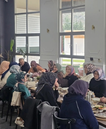 Dikiş nakış kursu kursiyerleri kahvaltıda buluştu