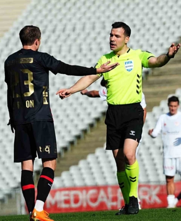 Trendyol Süper Lig: Fatih Karagümrük: 1 - Antalyaspor: 0 (İlk yarı)