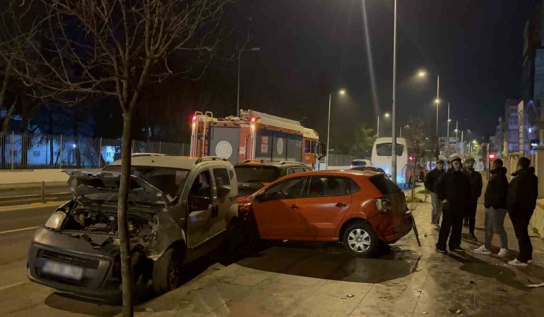 Tekirdağ’da 4 araç birbirine girdi