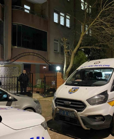 Yatalak annesine yemek hazırlarken kanlar içinde bulunmuştu: Boğazının kesildiği öğrenildi