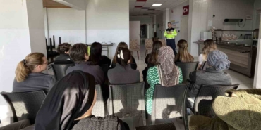 Karabiga Özel Engelli Yaşam Merkezinde çalışan kadınlara jandarma ekiplerinden çeşitli bilgilendirmeler