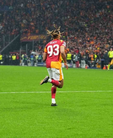 Sacha Boey ilk golünü attı