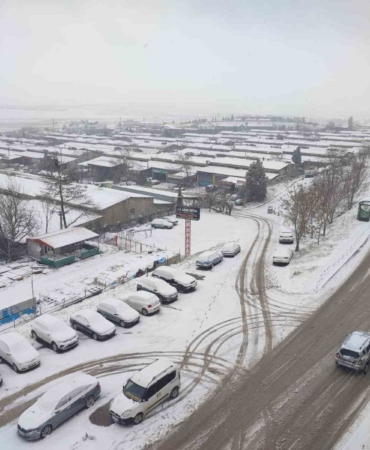 Keşan’da etkili olan kar yağışı nedeniyle taşımalı eğitime 1 gün ara verildi