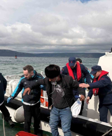 Bozcaada açıklarında ticari gemide rahatsızlanan bir kişinin tıbbi tahliyesi gerçekleştirildi