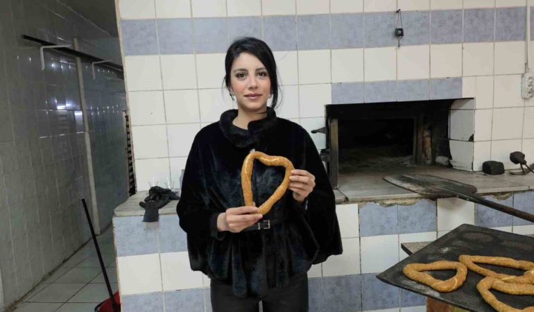 Edirne’de Sevgililer Günü’ne özel kalpli simit