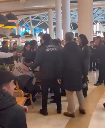 Alışveriş merkezinde çıkan kavgada güvenlik görevlisi bıçaklandı