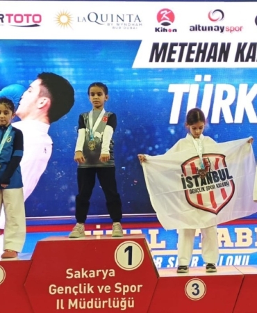 Kartepeli karateciler Sakarya’dan 6 madalyayla döndü