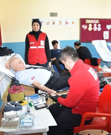 MEM Müdürü Selehattin Kal kan bağışı yaparak örnek oldu