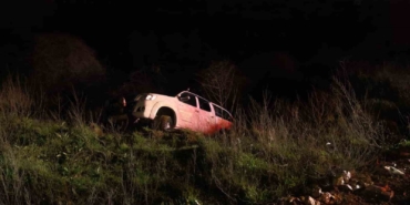 Kontrolden çıkan kamyonet şarampole yuvarlandı, sürücü yaralandı