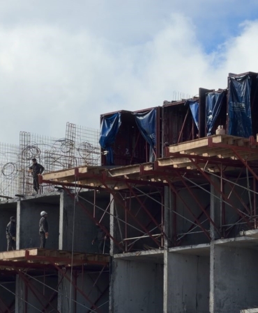 Arnavutköy’de şantiyede düşen genç işçi hayatını kaybetti