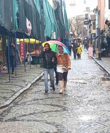 Edirne’de beklenen yağış başladı