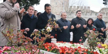 Eski Başbakan Necmettin Erbakan’ı kabri başında anıldı