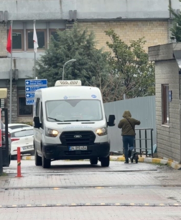 Çocuklarının gözü önünde öldürülen kadının cenazesi adli tıptan alındı