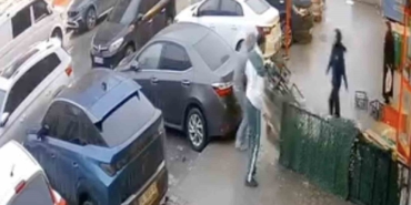 Başakşehir’de market önünde palet hırsızlığı kamerada