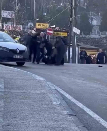 Trafikte tekme tokat yol verme kavgası