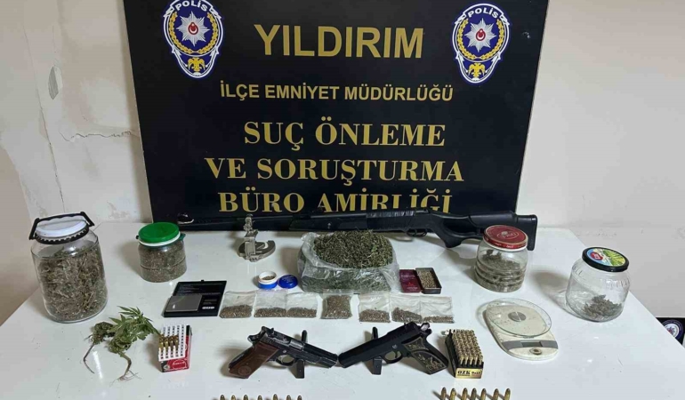 Bursa’da film gibi zehir baskını...Dilenci kılığındaki polis kapıyı açtırdı