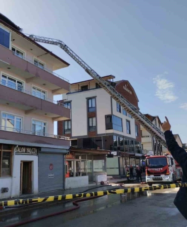 Çatı katı alevlere teslim oldu