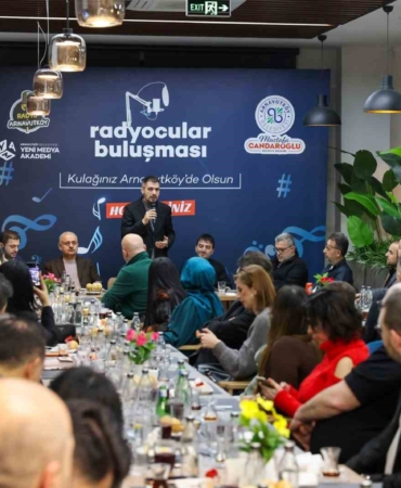 Karadeniz’e karşı radyo buluşması: Arnavutköy’de mikrofonlar aynı masada