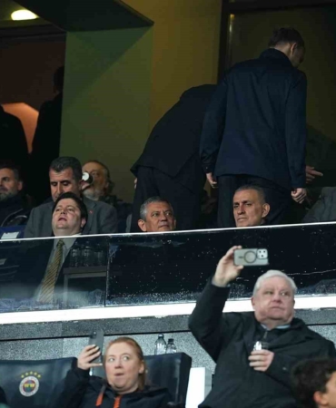 Bakan Bak, Fenerbahçe-Nottingham Forest maçını takip etti